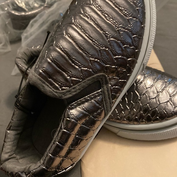 Bronze snake print toddler shoes size 9 - Picture 2 of 3